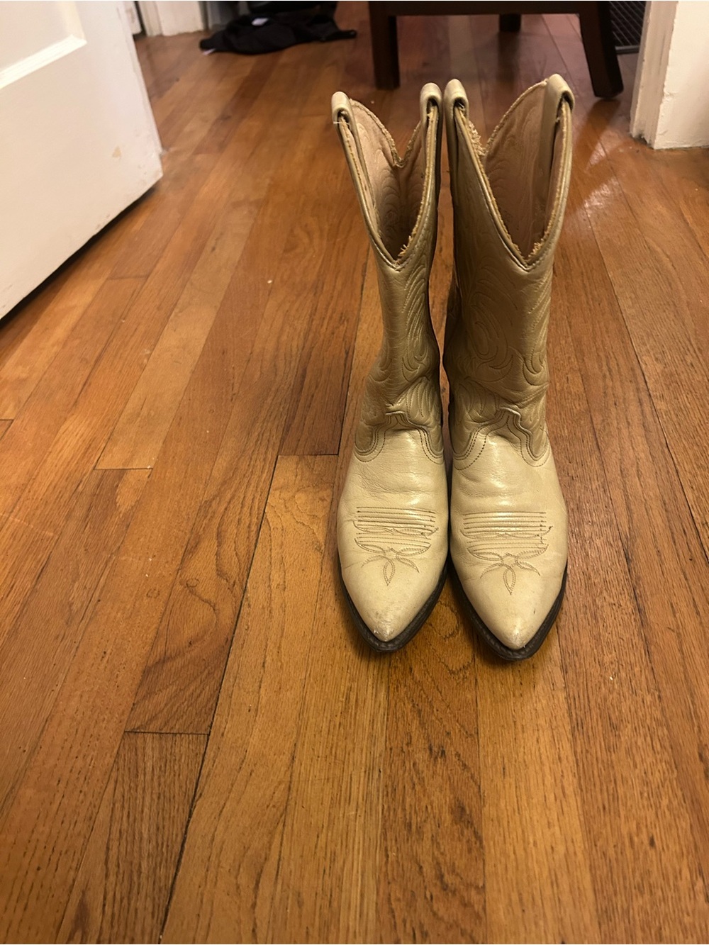ACME Cream Pointed-Toe Cowboy Boots